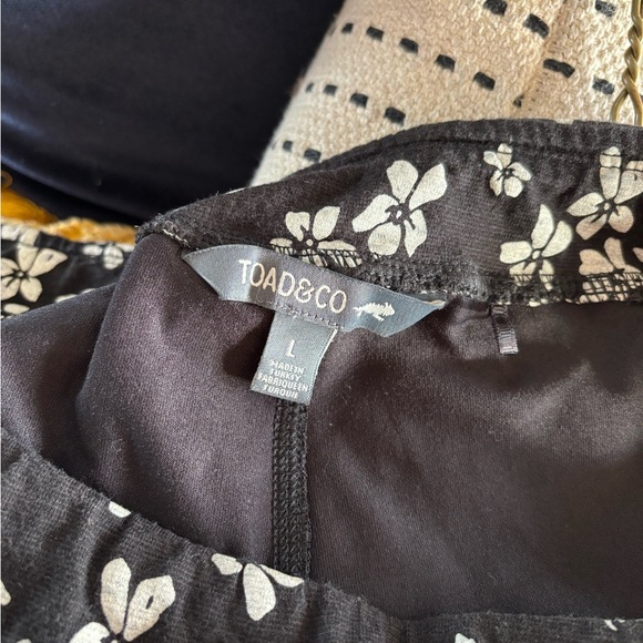 Toad&Co Selena Skort Black and White Floral - Picture 2 of 4